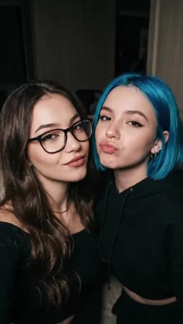 1Femme Droite, 1Femme Gauche Pipe